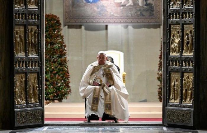 Jubilee, the Pope opens the Holy Door: “Let us bring hope to places desecrated by violence”