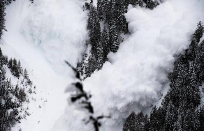 Faced with avalanche danger, hard work to secure the slopes