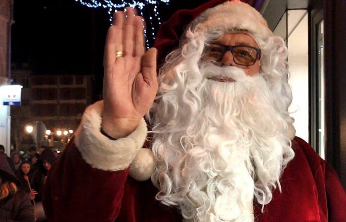 The mayor issues a firm order for Santa Claus and his accomplices