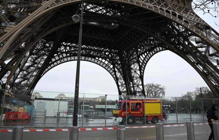 Fire broke out in the Eiffel Tower – evacuation