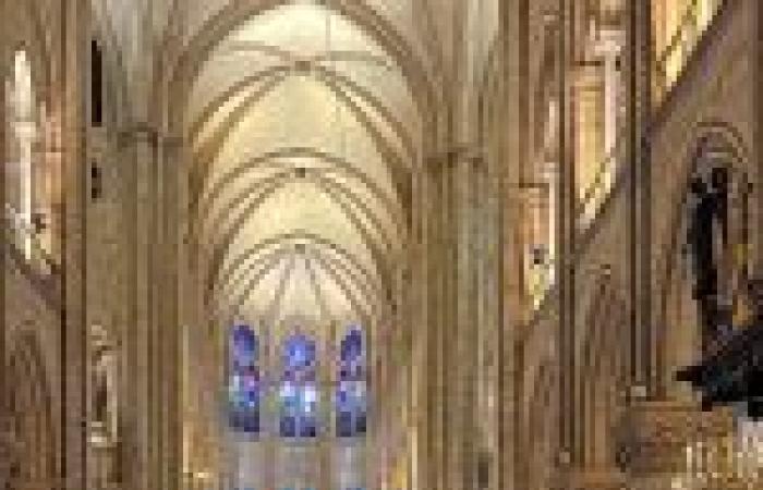 How can I participate in the Christmas Masses at Notre-Dame de Paris?