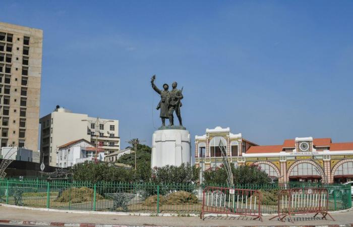 a Senegalese minister violently attacks the riflemen