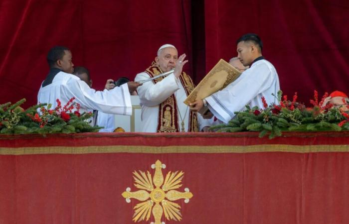 Pope Francis, the appeal for peace for the Jubilee. “Cross the Holy Door, silence the weapons”