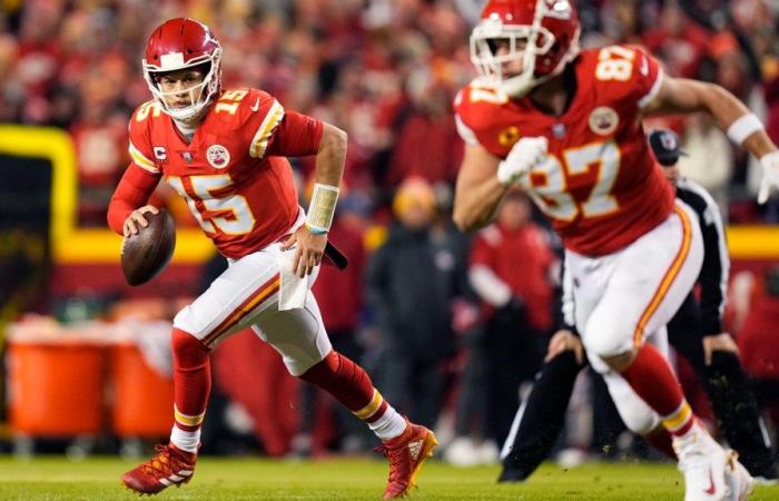 Mahomes makes festive entrance at Acrisure Stadium