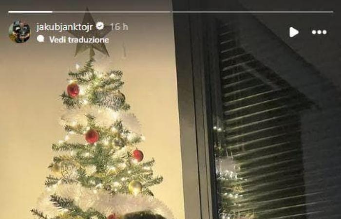 From Jankto's kiss to the shots under the tree: the footballers' Christmas greetings – Football