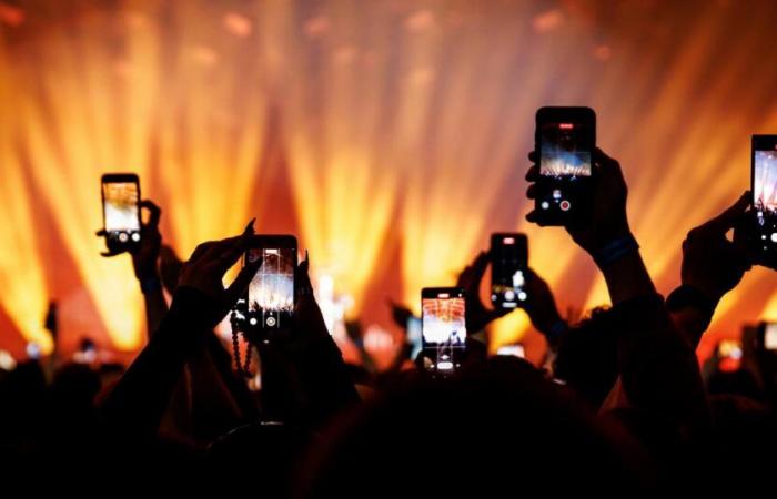 Video calls, live sharing… concert halls are adapting to the new uses of ultra-connected fans