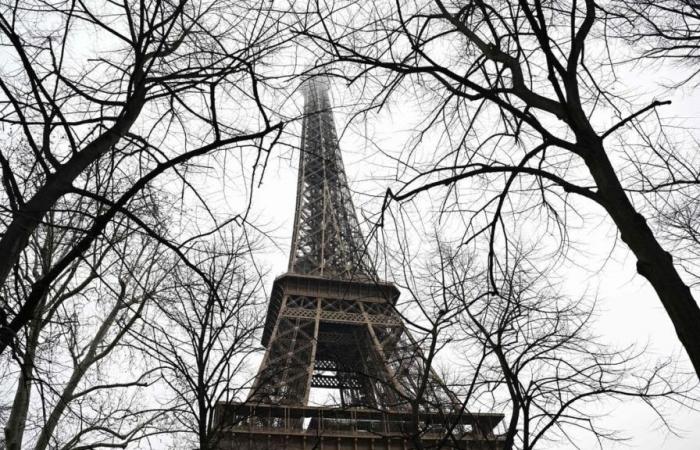 Start of fire in the Eiffel Tower: 1,200 people evacuated on Christmas Eve