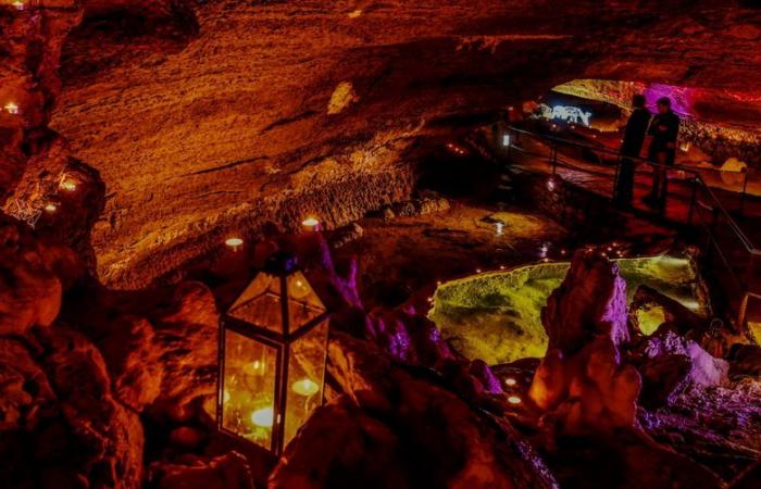 By candlelight, the Trabuc cave takes on its Christmas colors