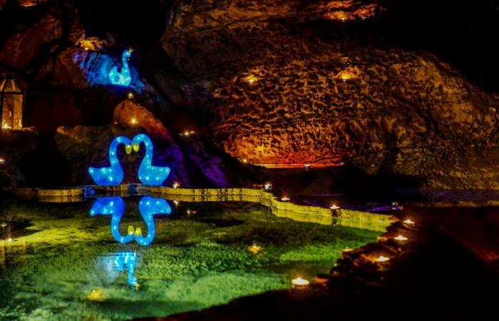 By candlelight, the Trabuc cave takes on its Christmas colors