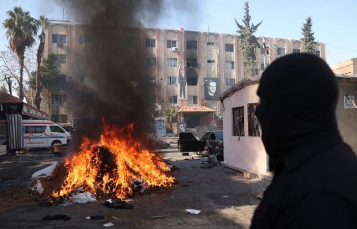 Video of an attack on a sanctuary | Thousands of Alawite Syrians in the streets, one protester shot dead