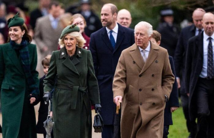 United Kingdom: in Sandringham, the royal family greets the crowd on the sidelines of Christmas mass: News