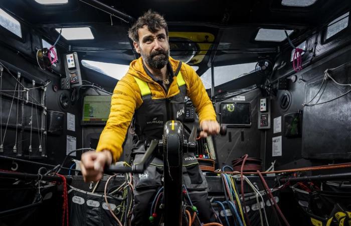 Vendée Globe: 29 hours in engine hold for Alan Roura