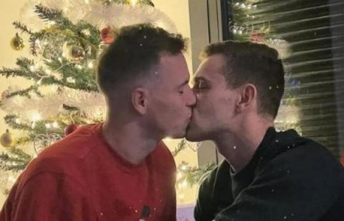 From Jankto's kiss to the shots under the tree: the footballers' Christmas greetings – Football