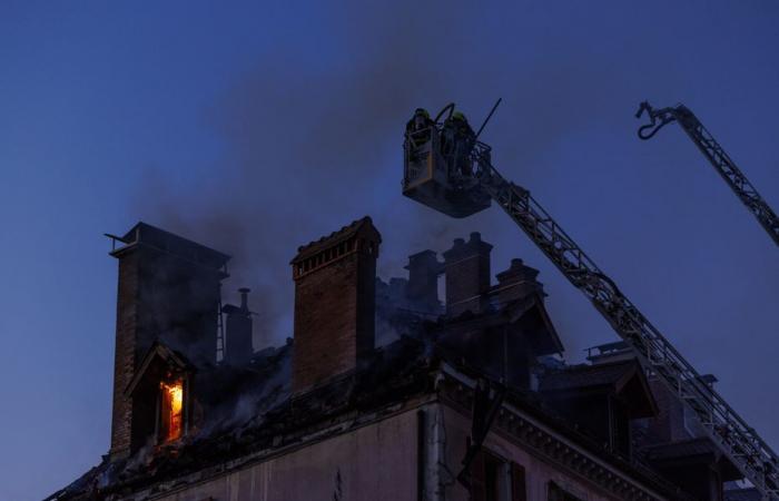 At 8 years old, a child saves his family from a violent fire in the middle of Christmas night, their house almost completely destroyed