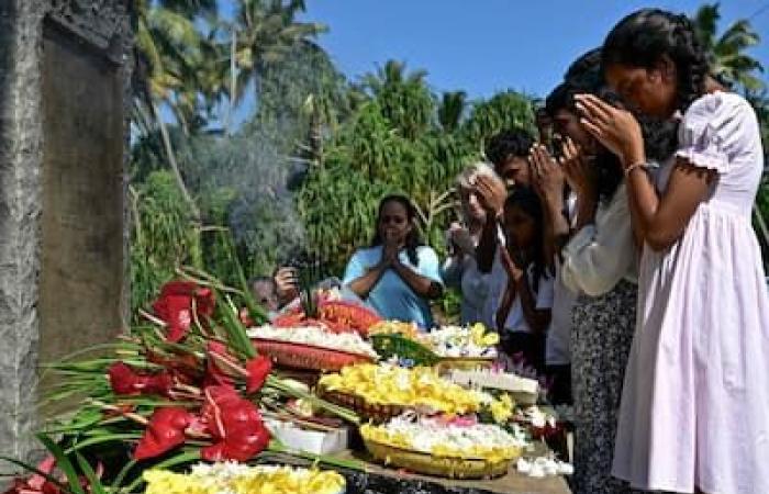 In Sri Lanka, the train that has become a symbol of the 2004 tsunami pays tribute to the victims