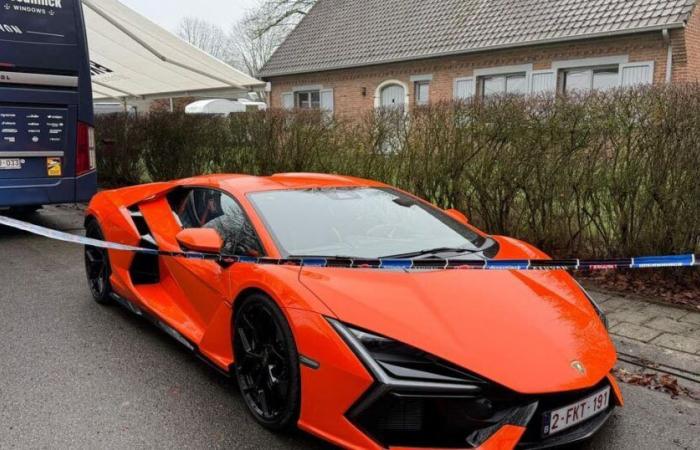 Cycling. When Mathieu van der Poel arrives on a cyclo-cross… in a Lamborghini!