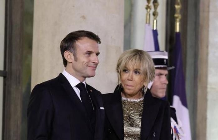 Unpublished images of Brigitte Macron embracing her husband Emmanuel, the couple as we have rarely seen them