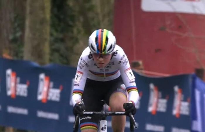 CDM Cyclocross, solo by Fem Van Empel at Gavere