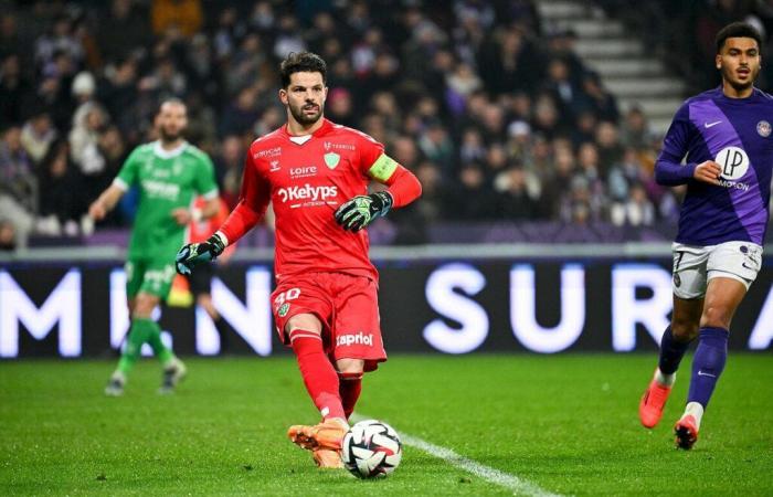 ASSE: Larsonneur does not have a traitor behind his back