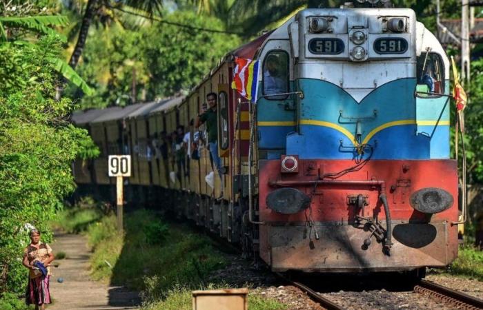 In Sri Lanka, the train that has become a symbol of the 2004 tsunami pays tribute to the victims