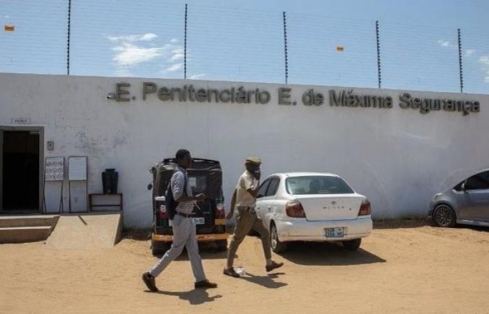 In Mozambique, more than 1,500 inmates escape from a high security prison