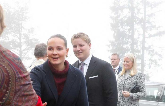 Norwegian royal family gathered in mist to attend Christmas service