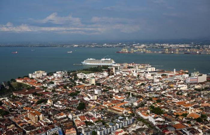 Malaysia: Man whipped in mosque for spending time alone with woman