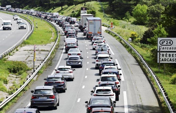 A traffic accident in progress on the A61 motorway near Castelnaudary, the traffic jams between Carcassonne and Narbonne are over