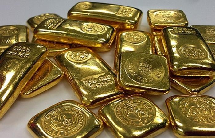 four suspects, including three senior officials, involved in gold trafficking