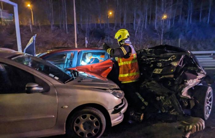 Six cars and a truck involved in a spectacular pileup on the RN7 near Riorges