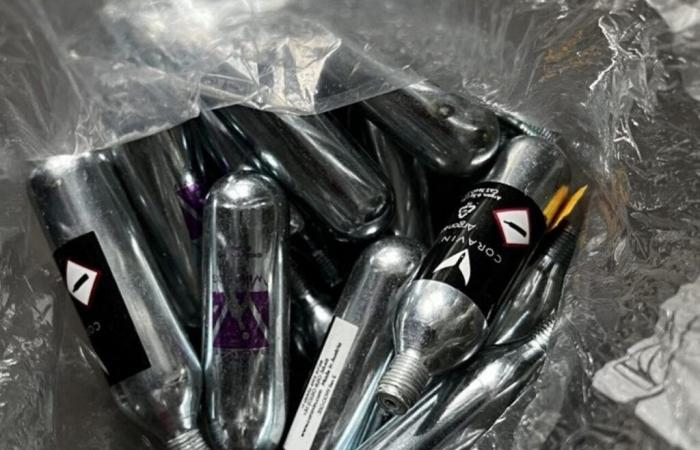 in Paris, the mayor of the 8th wants to include nitrous oxide in the list of drugs