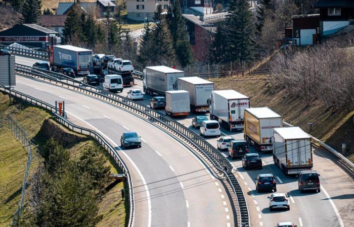 Ten kilometers of traffic jam in front of the northern portal of the Gotthard