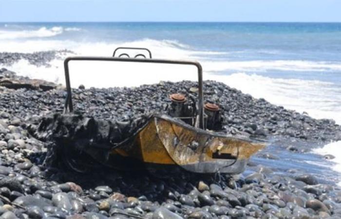 A completely charred boat found in St-André