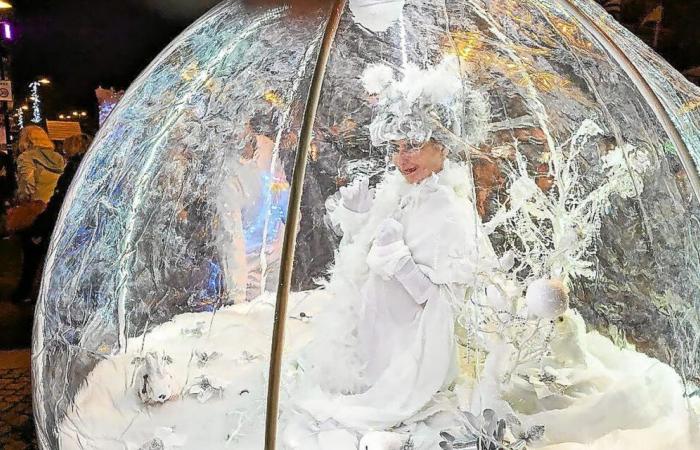 Christmas in Perros-Guirec: a magical finale with the snowball and its stilt walkers