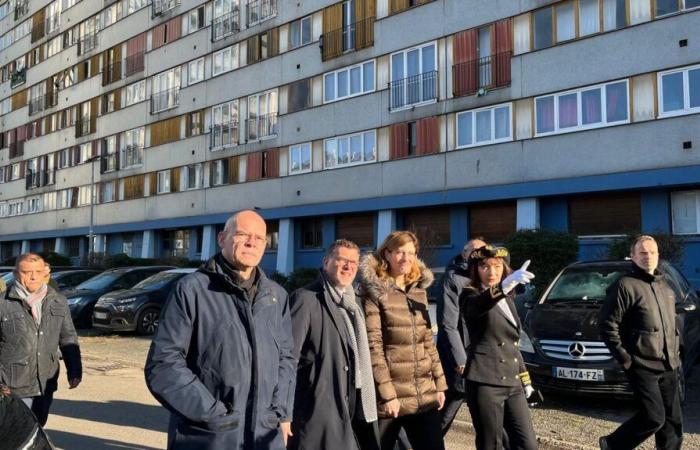 for her first official trip, the Minister Delegate for the City Juliette Méadel chose Clichy-sous-Bois