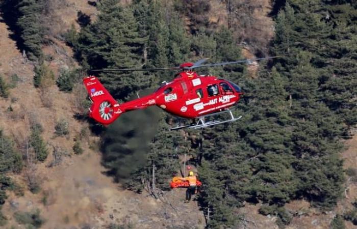 Cyprien Sarrazin falls heavily during training descent in Bormio