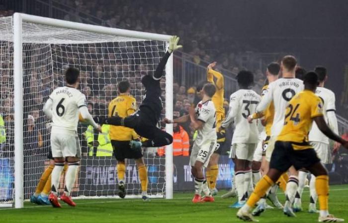 Manchester United lose at Wolverhampton and continue their fall