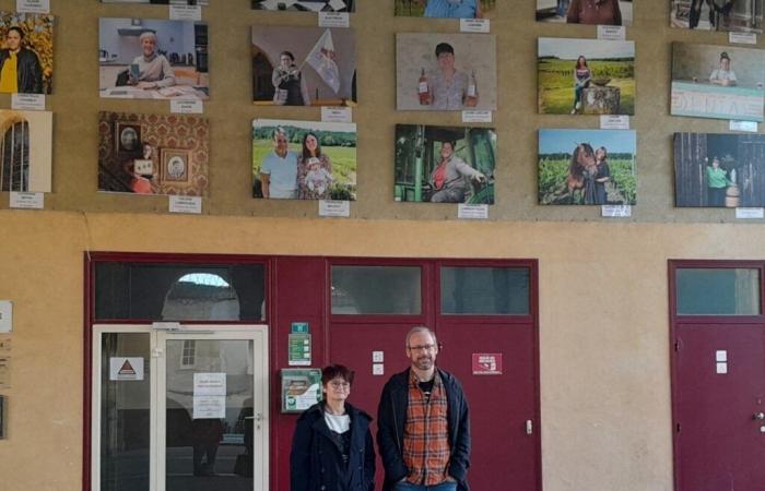 Winegrowers highlighted by photo portraits in this bastide in Gironde