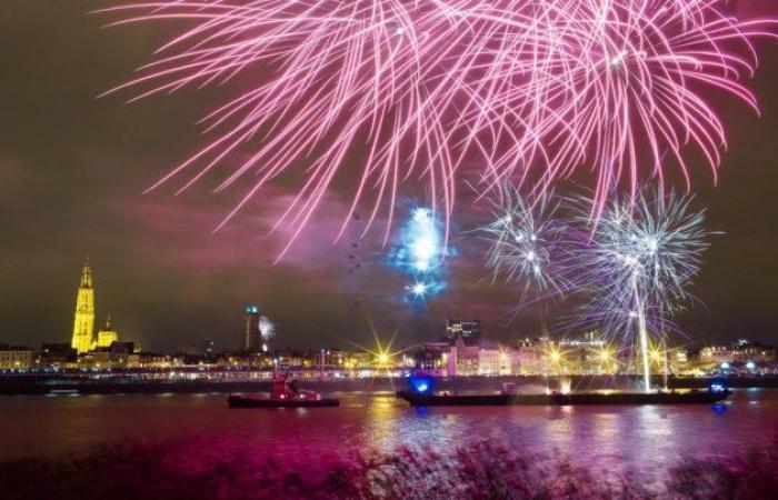 Antwerp welcomes 2025 with spectacular fireworks over Scheldt (Antwerp)