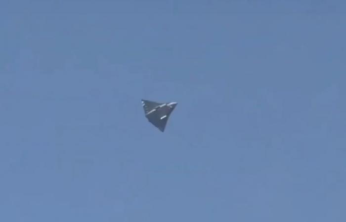 VIDEO – China takes flight with the future of warfare: a first look at the world’s first 6th generation “invisible assassin” fighter.