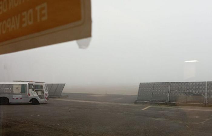 the plane arriving from London still prevented from landing in Tours