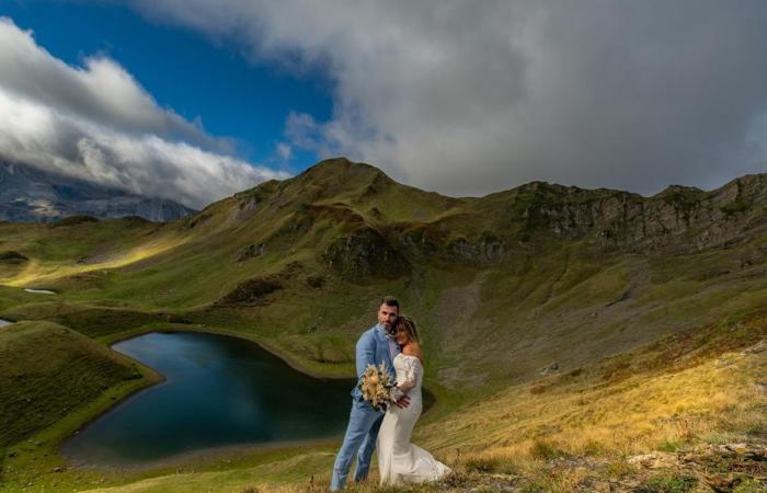 After 5 hours of hiking, the incredible wedding photo taken at the top of the Pyrenees