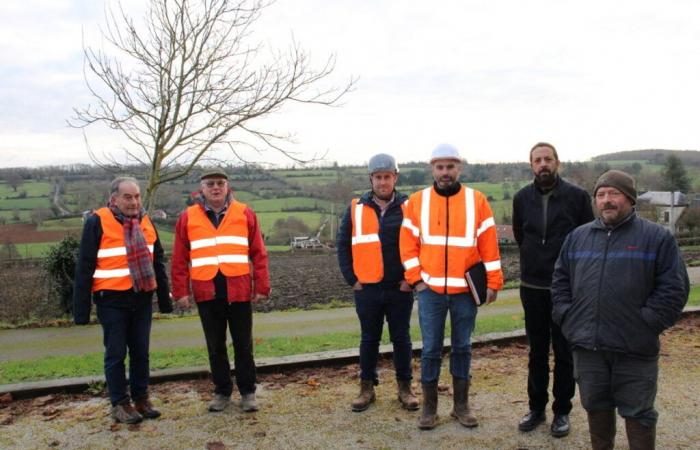 Aberration in this village in Orne, electric poles are removed and put back for fiber