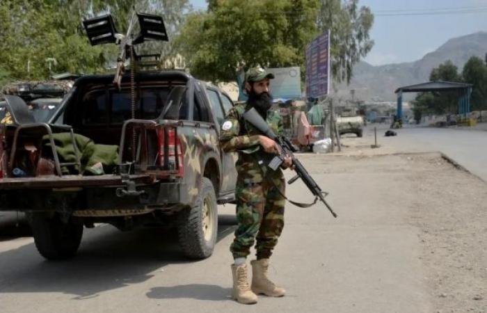 Afghan and Pakistani border guards violently exchange fire in the border area