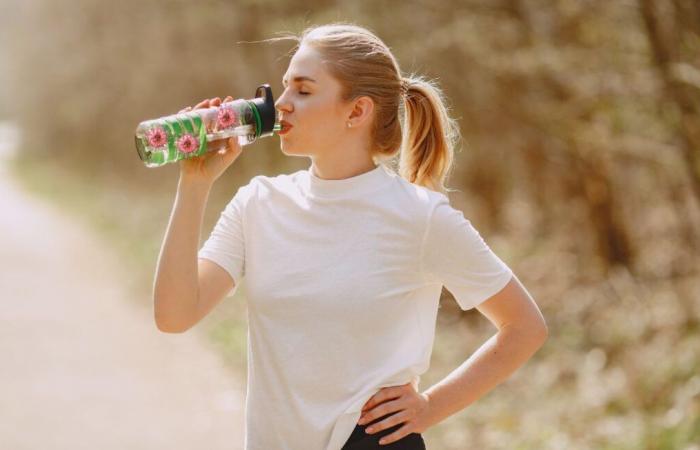 Are our water bottles “nests for bacteria” and can they make us sick?