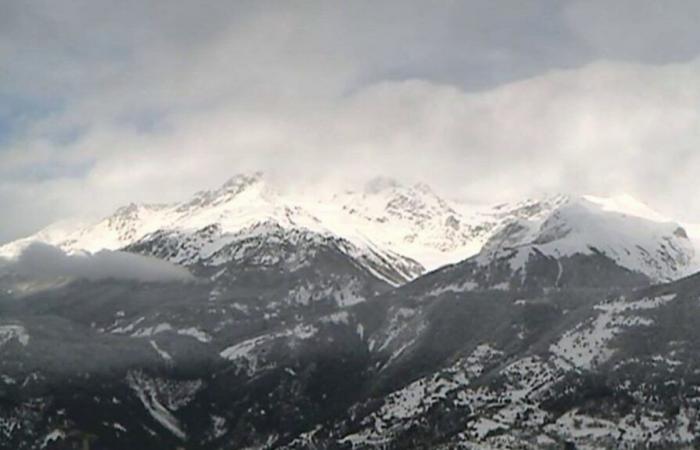 44-year-old skier dies in avalanche