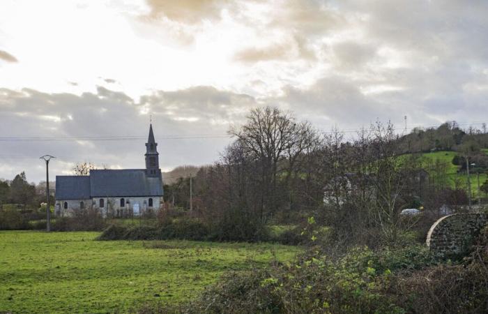 Residents of a town in Calvados oppose the installation of a mobile telephone antenna