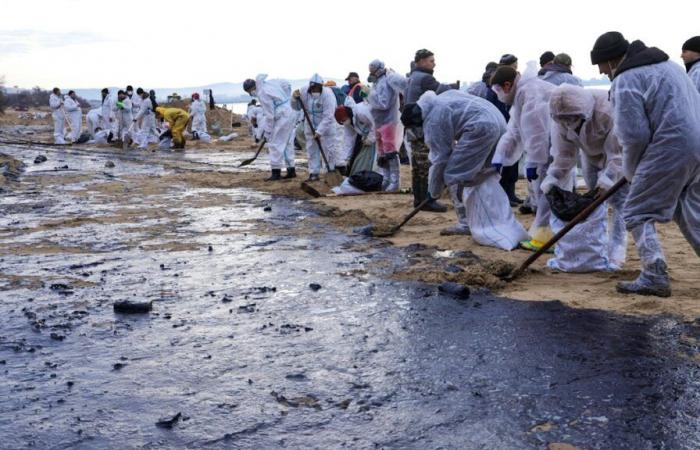 State of emergency declared in Crimea due to oil spill