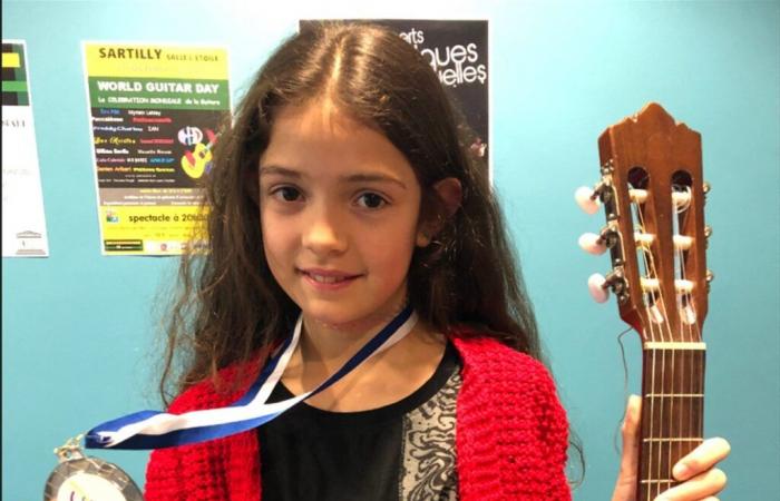 At 10 years old, from Normandy, Adélaïde Lopez-Watcher competes in international guitar competitions