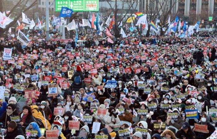 South Korea: deposed president accused of authorizing army to open fire to impose martial law